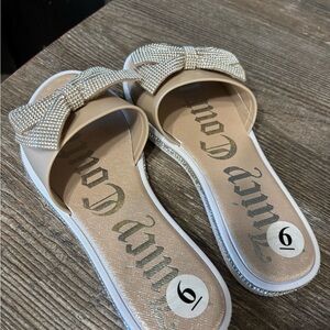 Juicy Couture Women's Tan Bow Slide Sandals